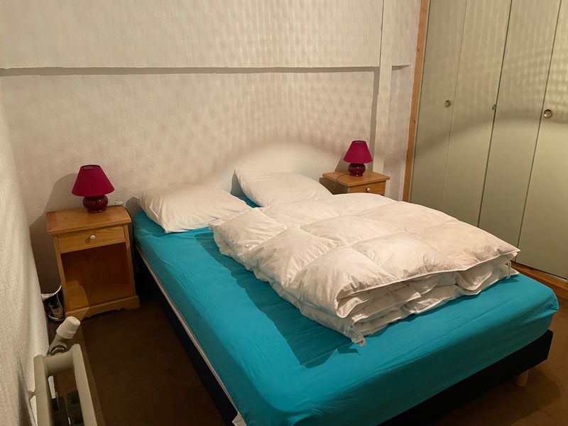 Chambre 1 avec lit double de 140 cm