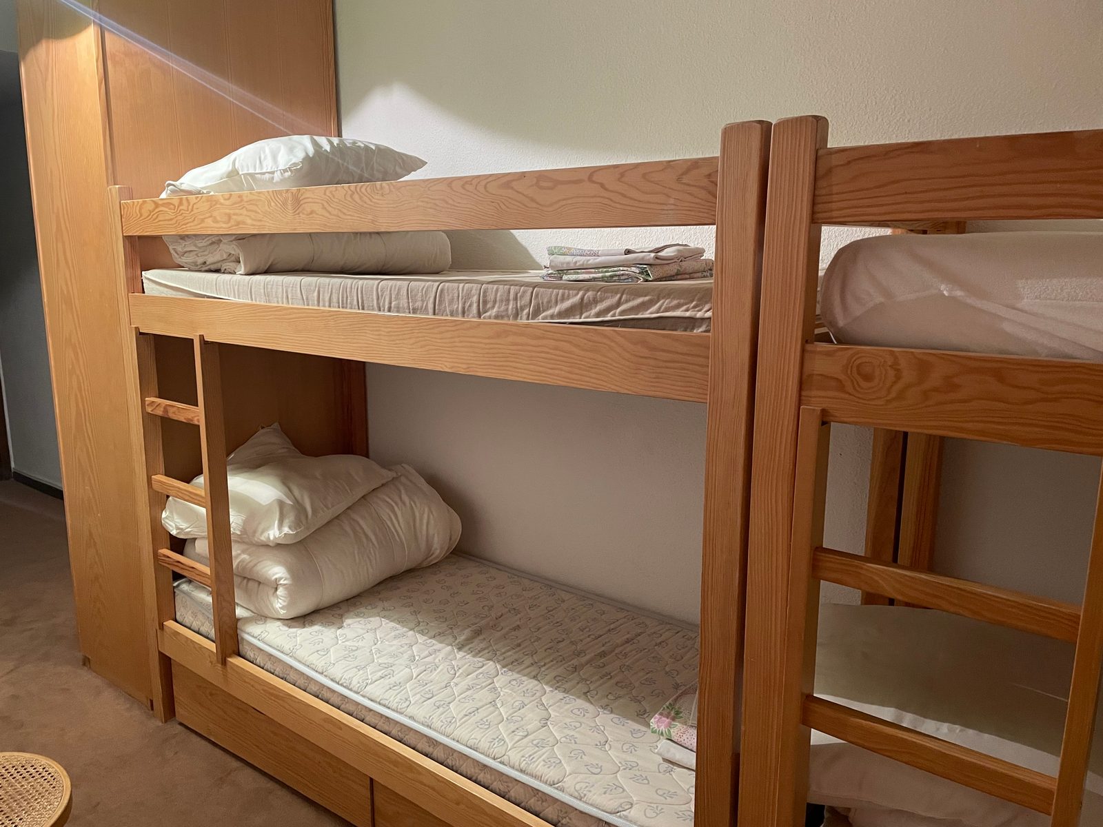 Chambre 3 : quatre lits superposés de 90 cm